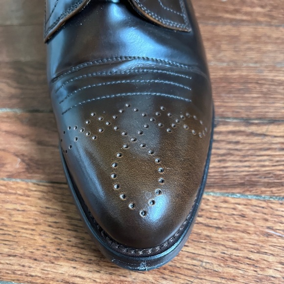 Beautiful EUC The Office of Angela Scott Heeled Oxford - Miss Button Midheel 40W - Picture 7 of 15
